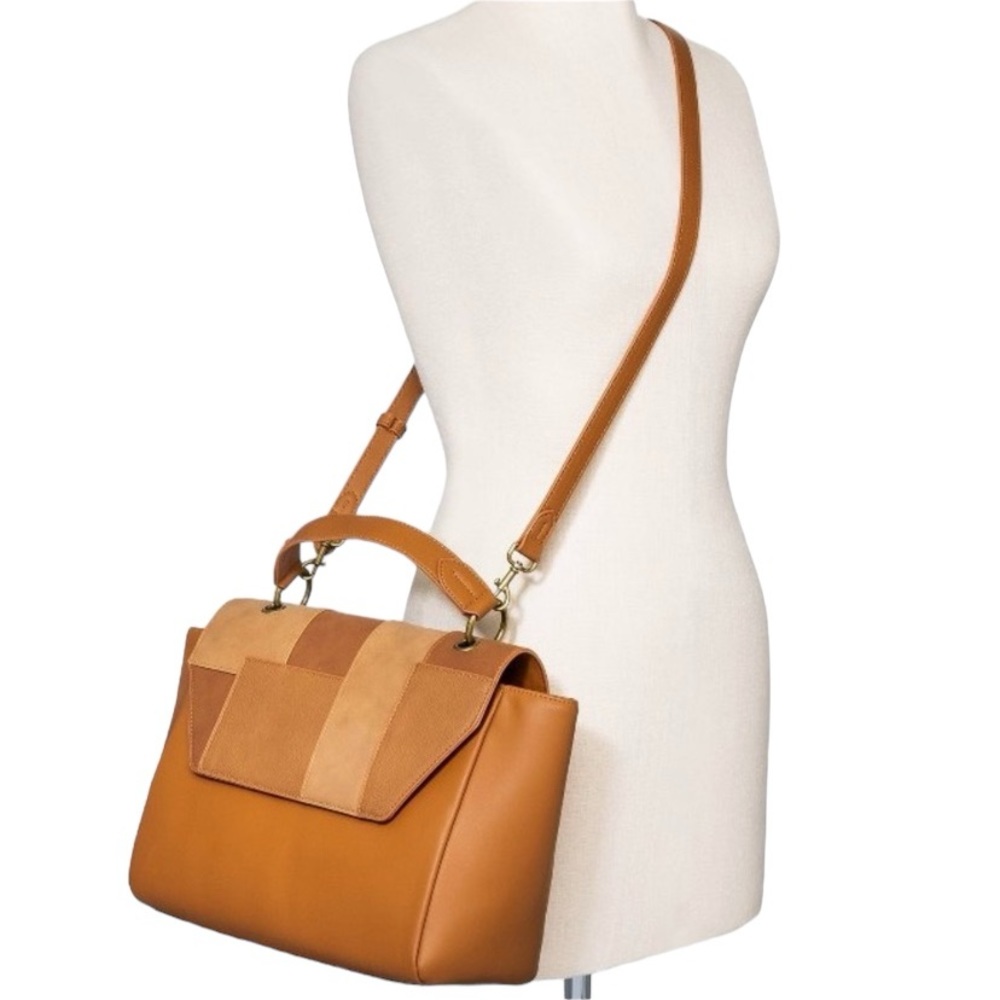 Universal Thread Top Handle Shoulder Handbag in Tan